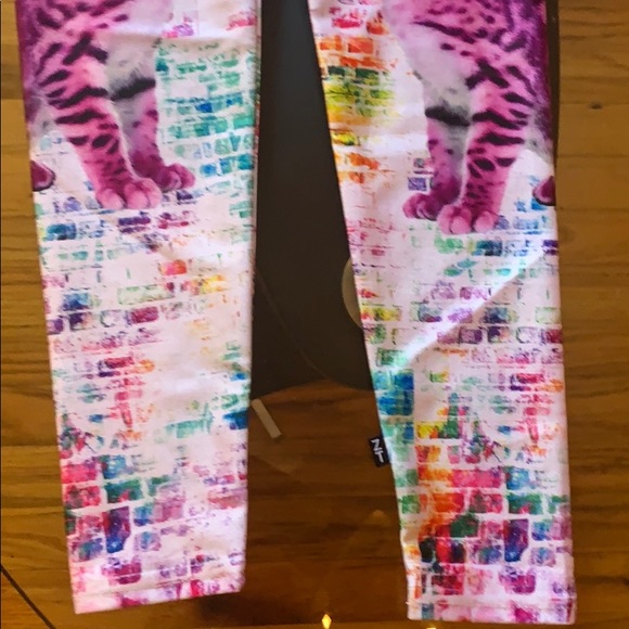 Terez Face Off Cat' Graphic Leggings - Picture 6 of 9